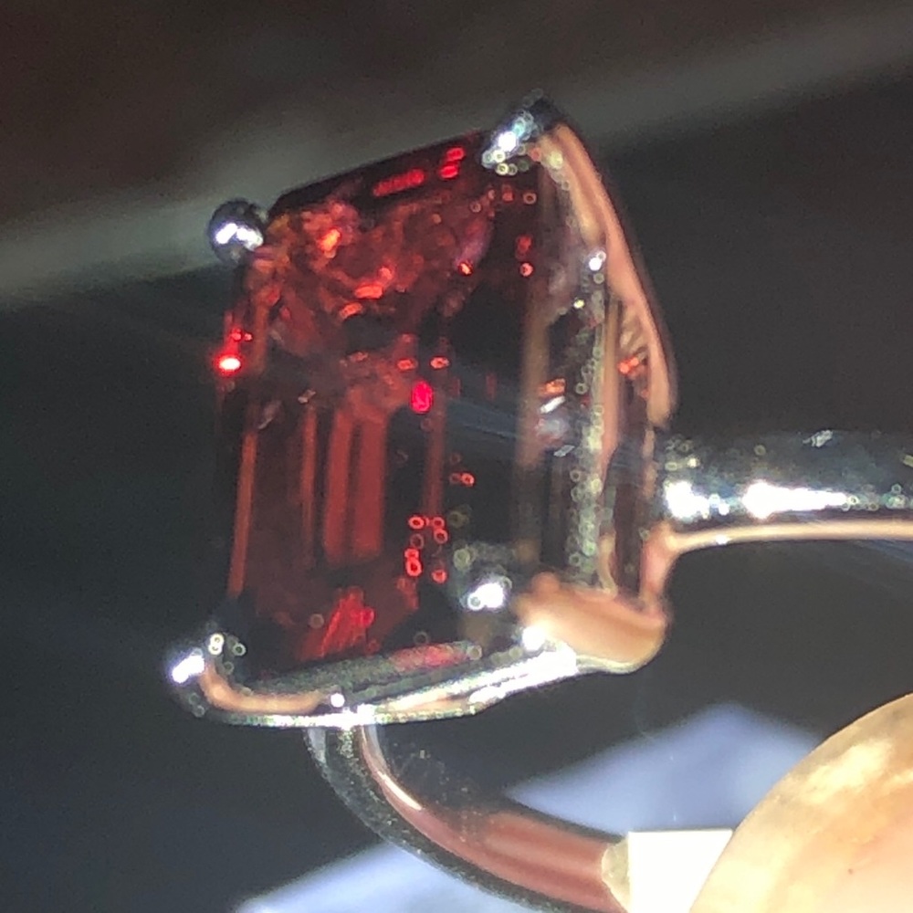 2.64 ct Garnet Ring, emerald cut, 14 kt white gold, size 7, NWT